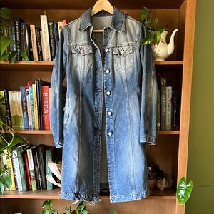 VINTAGE. Y2K denim button up trench coat.